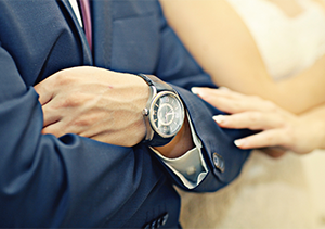 婚約指輪のお返しで人気の高級時計はいる？いらない？