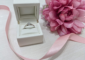 プロポーズまで時間がなくても大丈夫！当日持ち帰りが可能な婚約指輪