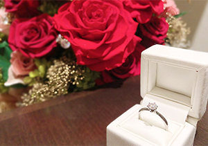 婚約指輪っている？いらない？必要性とは