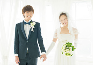 結婚式と結婚指輪どちらを先に決めた方がお得？