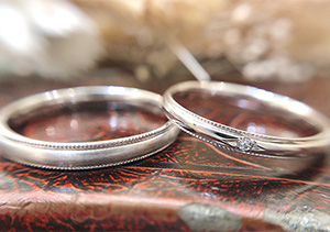 シンプルな結婚指輪ってどんなもの？人によって違うシンプルの基準！