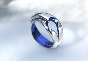 青い結婚指輪で愛を誓うSORAソラのサムシングブルーフェア