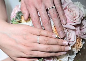 結婚指輪探しのお役立ち情報！結婚指輪の価格は何で決まる？