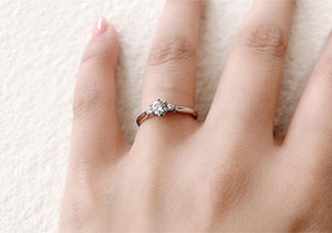 サプライズで贈っても失敗しない！婚約指輪デザインとは
